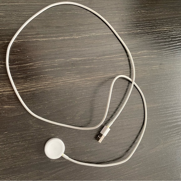 Apple Watch Series 3 - 38 MM case w/ band & charging chord included - Picture 4 of 4